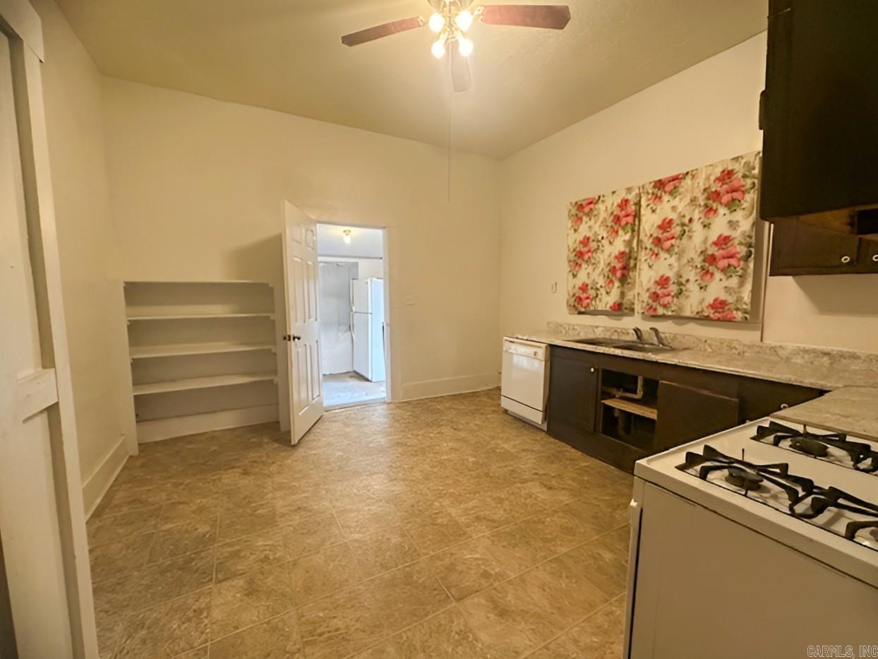 308 W 8th Street  Leola, AR