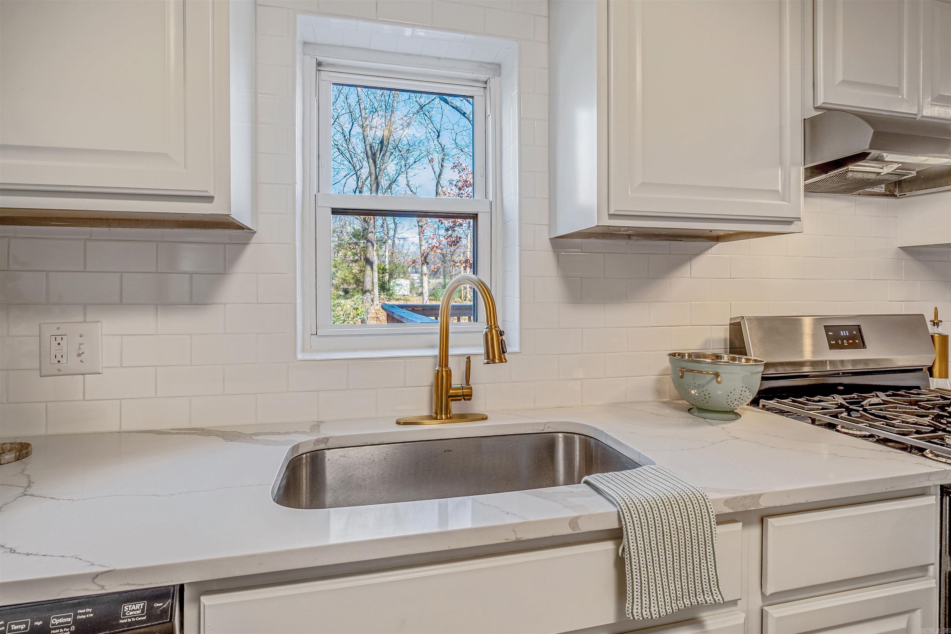 1607 Grove Hill  North Little Rock, AR