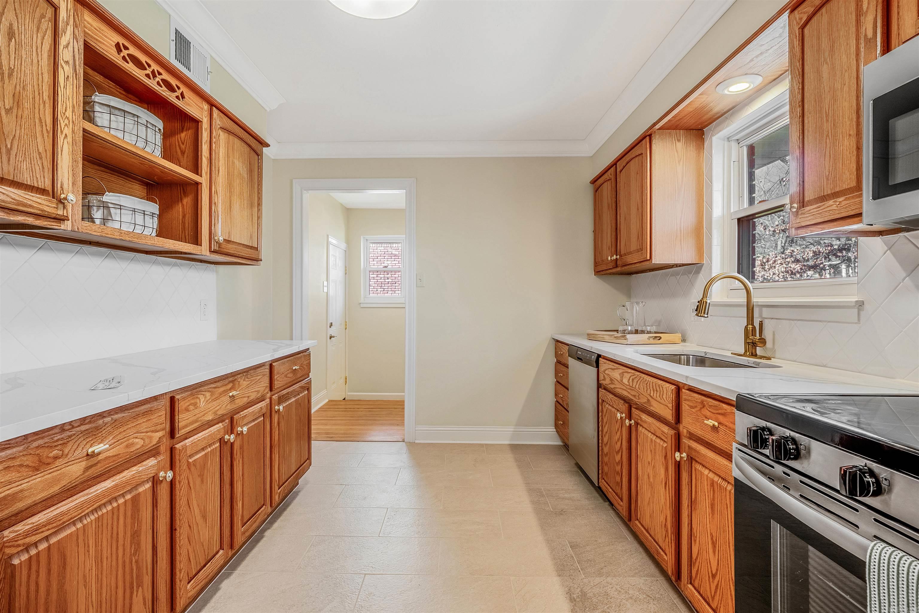 1607 Grove Hill  North Little Rock, AR