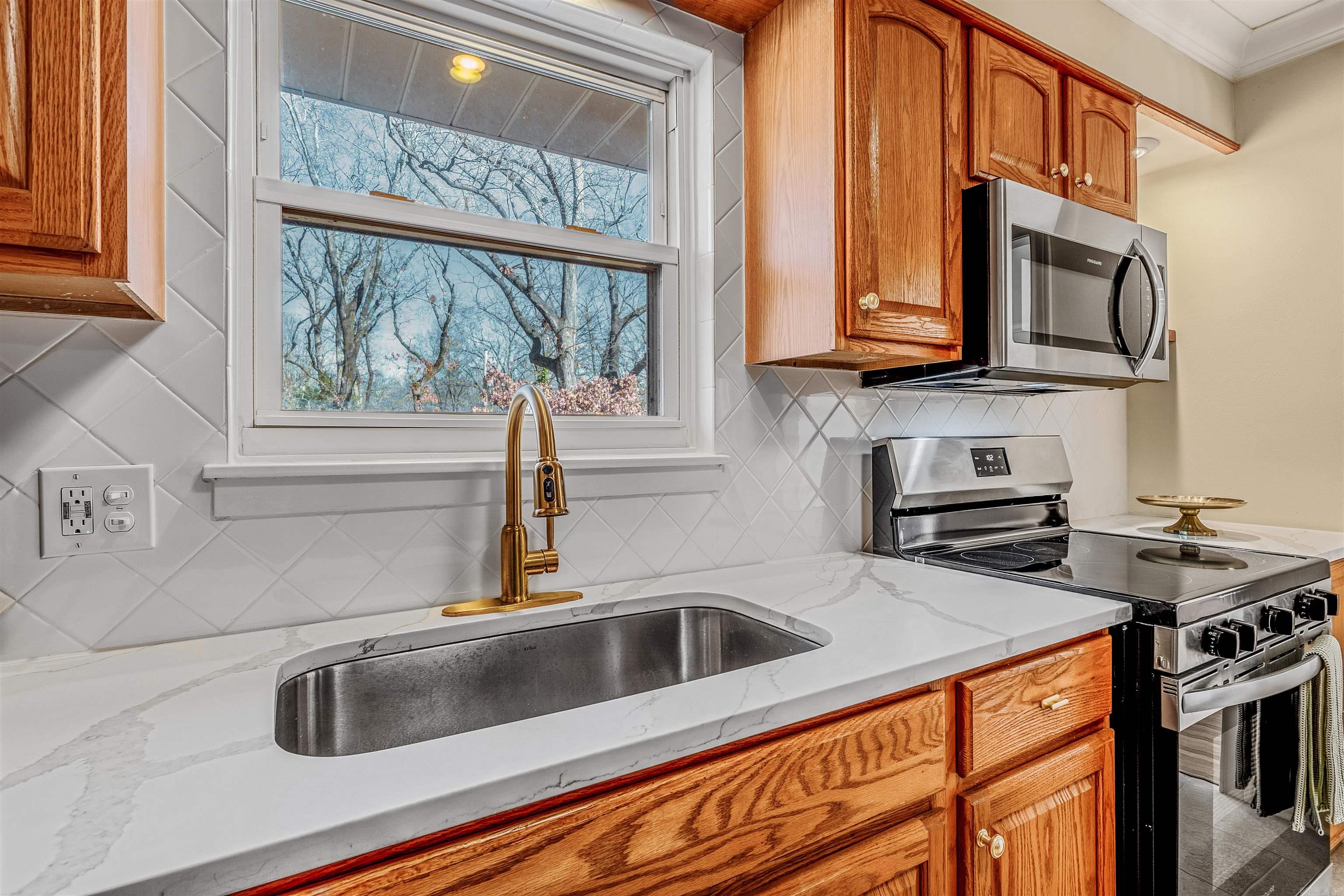 1607 Grove Hill  North Little Rock, AR