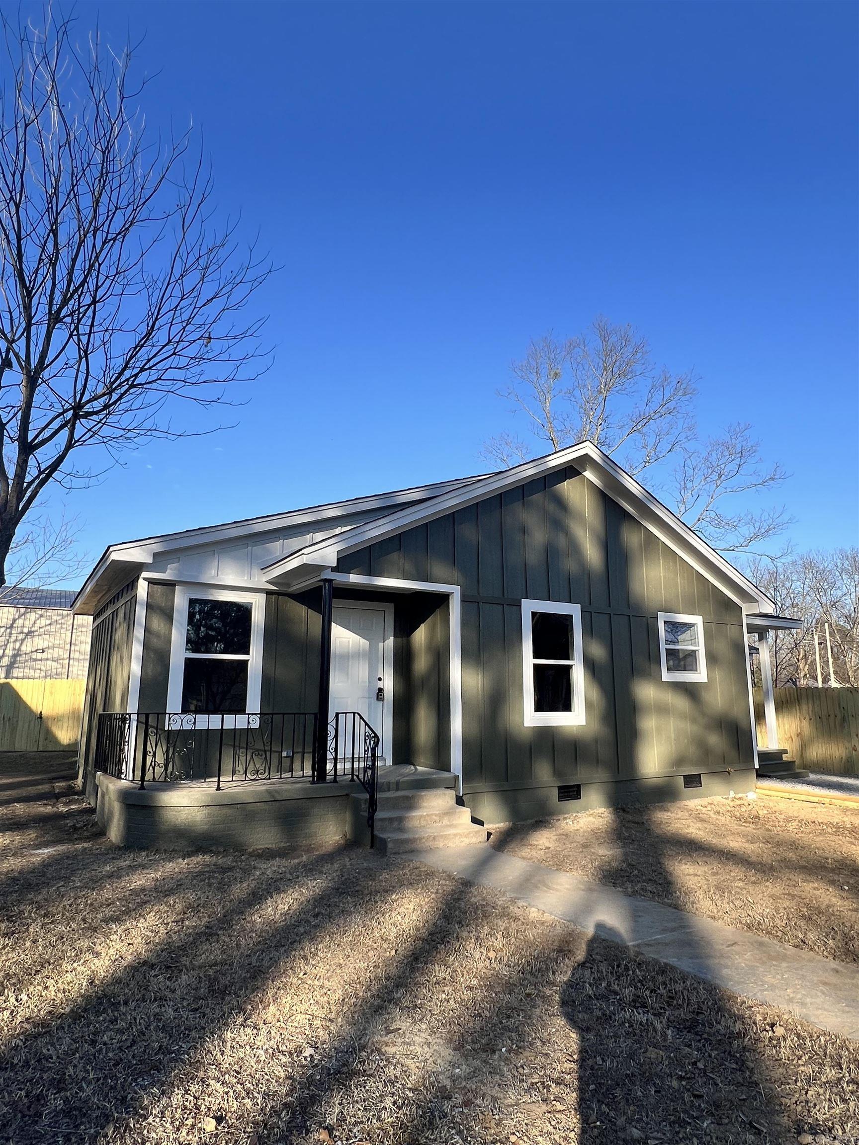 107 E Center  Bald Knob, AR