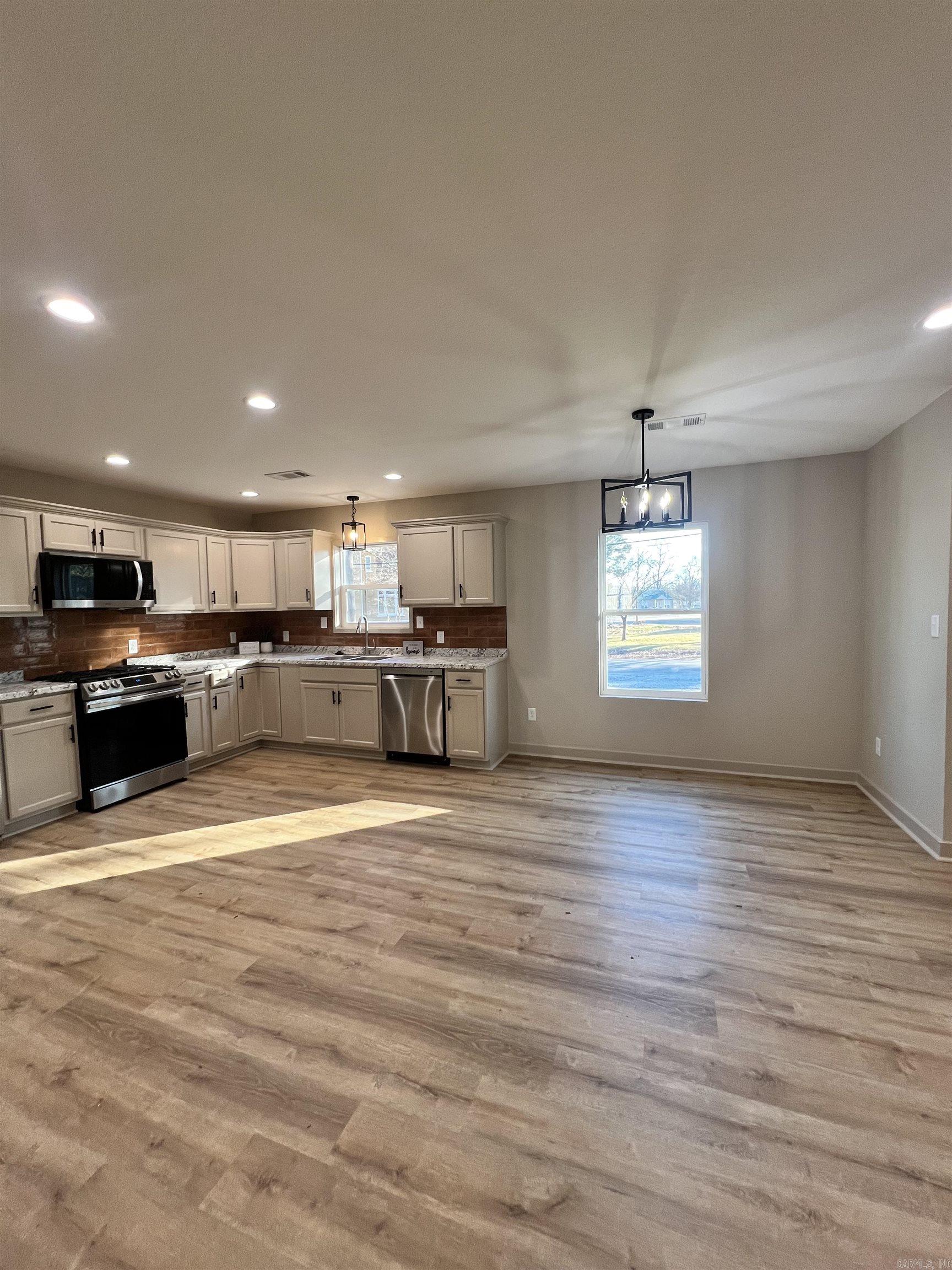 107 E Center  Bald Knob, AR