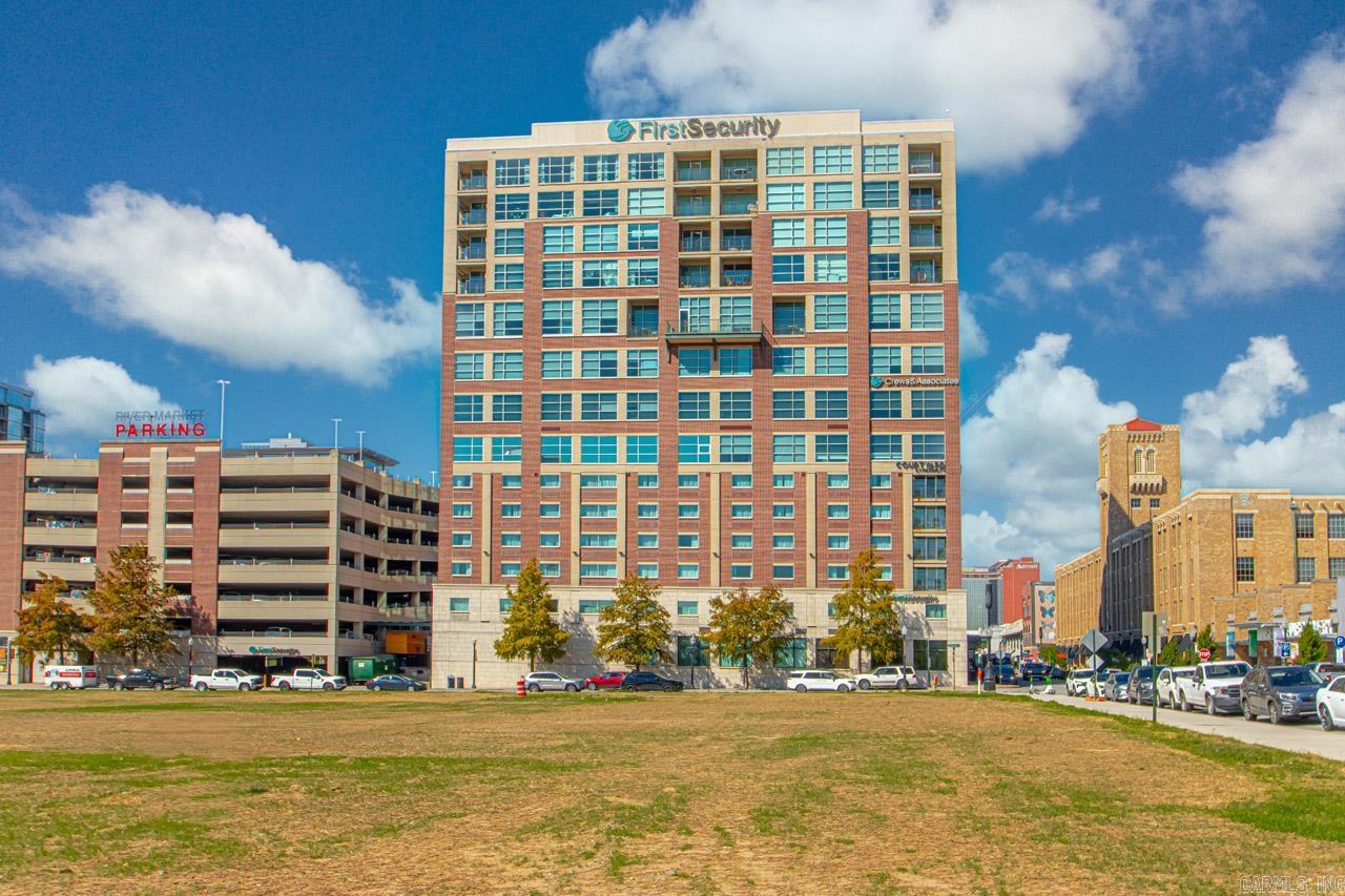521 President Clinton  #1206  Little Rock, AR