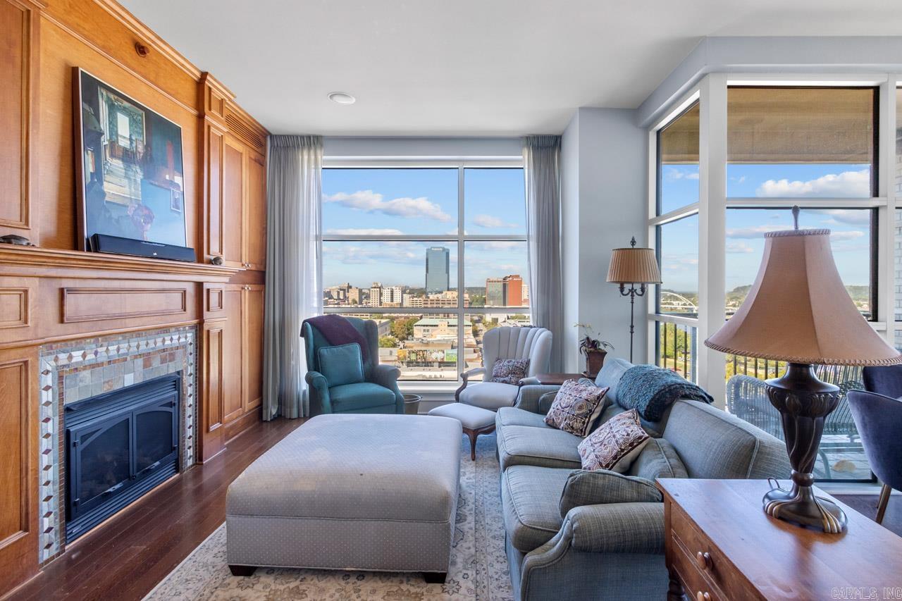 521 President Clinton  #1206  Little Rock, AR