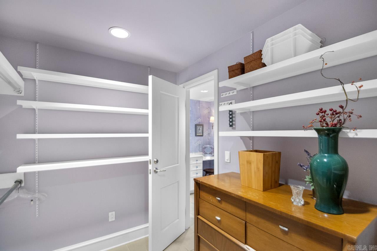 521 President Clinton  #1206  Little Rock, AR