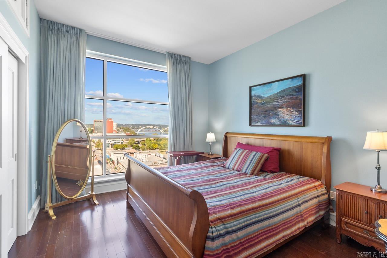 521 President Clinton  #1206  Little Rock, AR