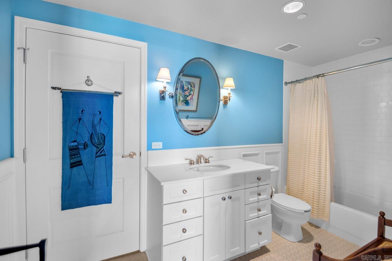 521 President Clinton  #1206  Little Rock, AR