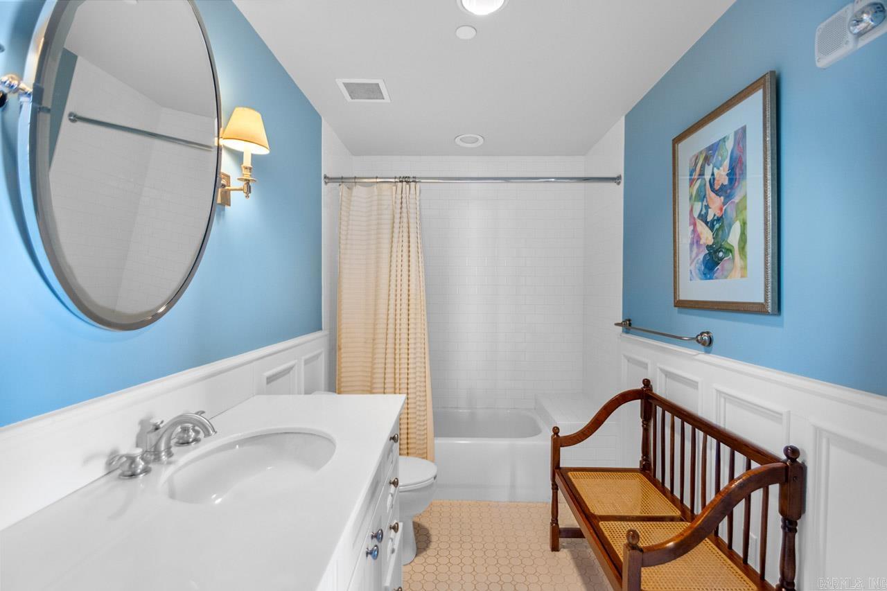 521 President Clinton  #1206  Little Rock, AR