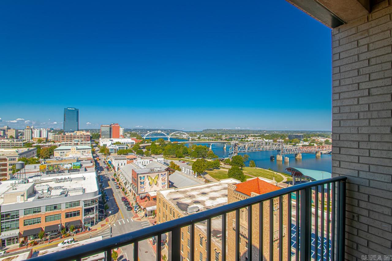 521 President Clinton  #1206  Little Rock, AR