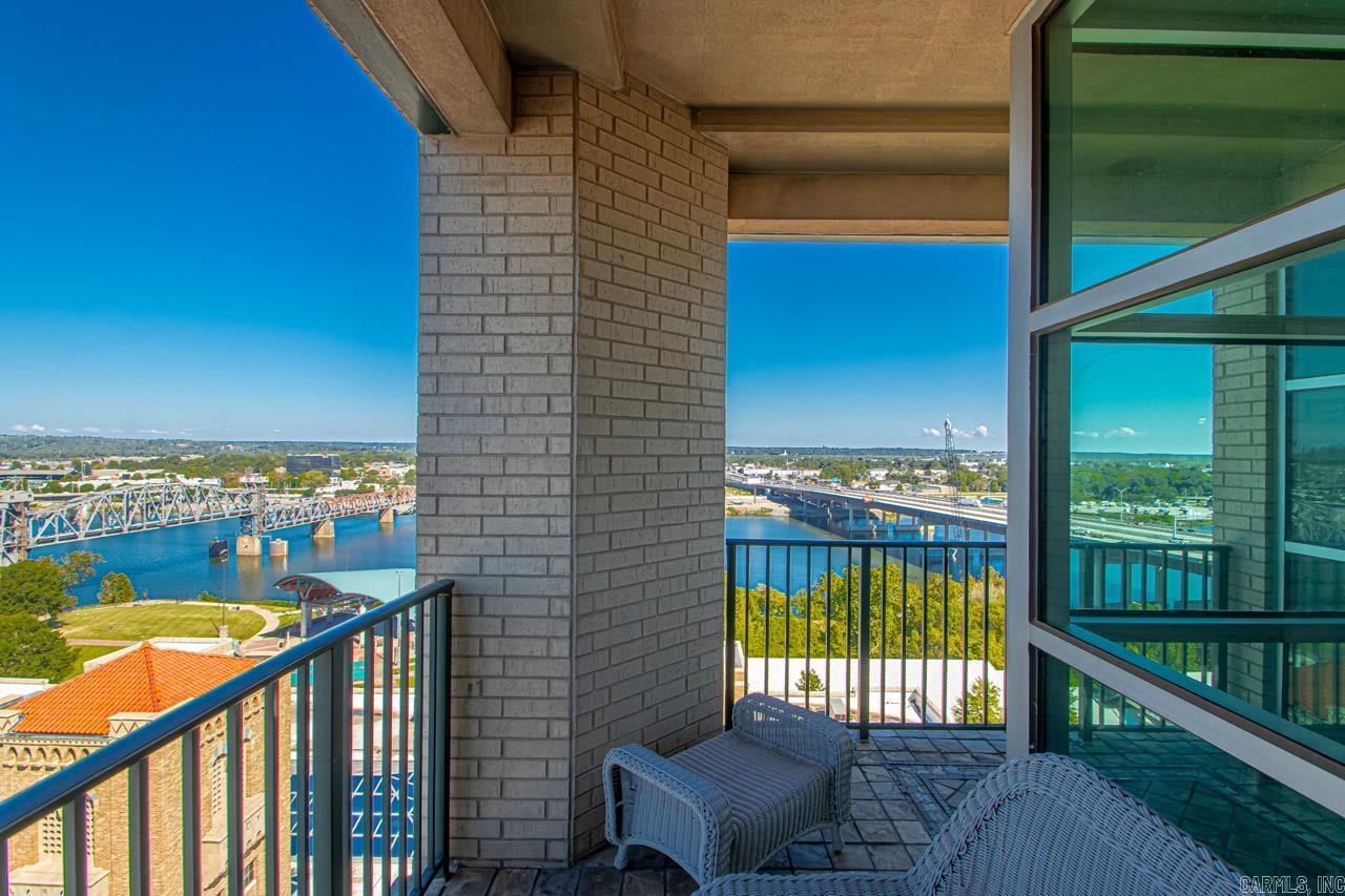 521 President Clinton  #1206  Little Rock, AR