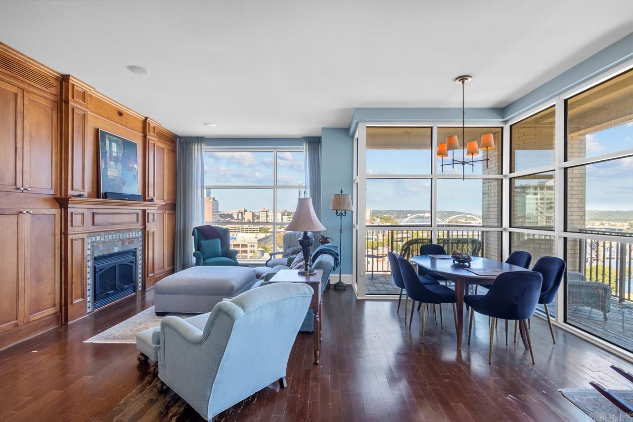 521 President Clinton  #1206  Little Rock, AR