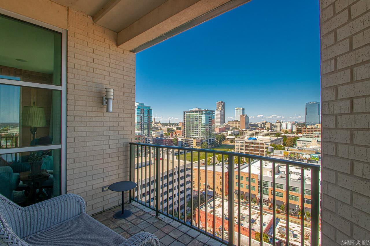 521 President Clinton  #1206  Little Rock, AR