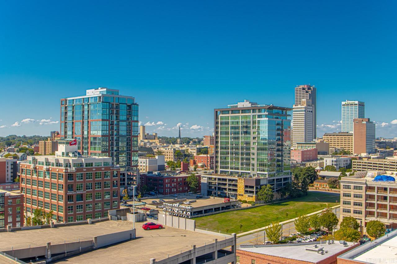 521 President Clinton  #1206  Little Rock, AR