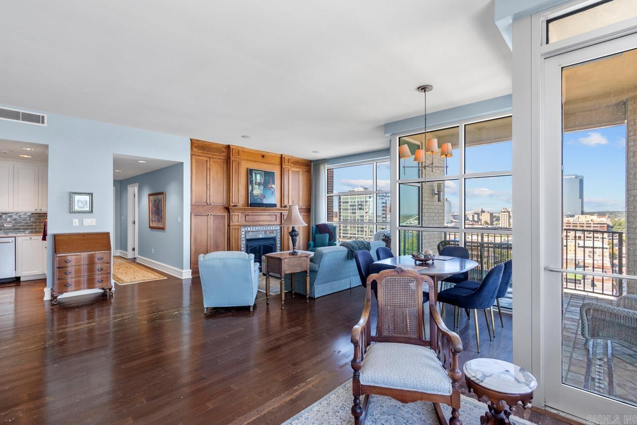 521 President Clinton  #1206  Little Rock, AR