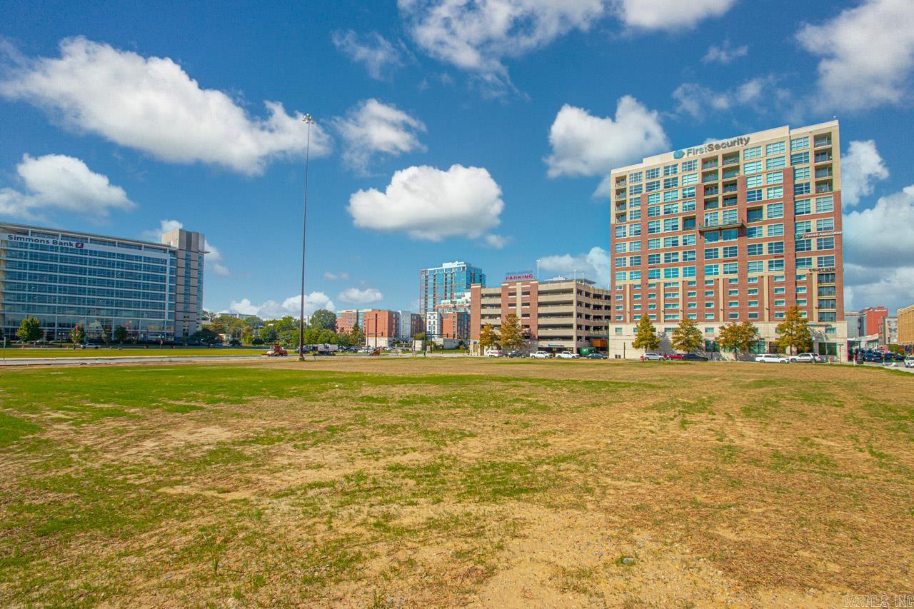 521 President Clinton  #1206  Little Rock, AR