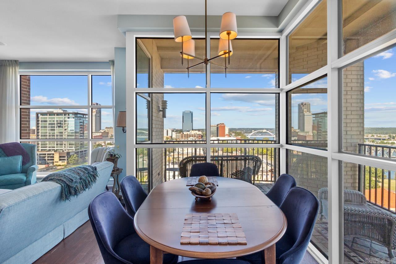 521 President Clinton  #1206  Little Rock, AR