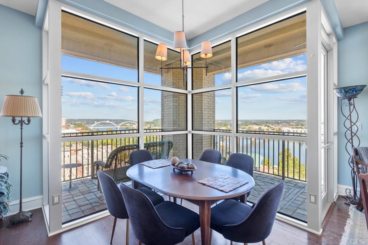 521 President Clinton  #1206  Little Rock, AR