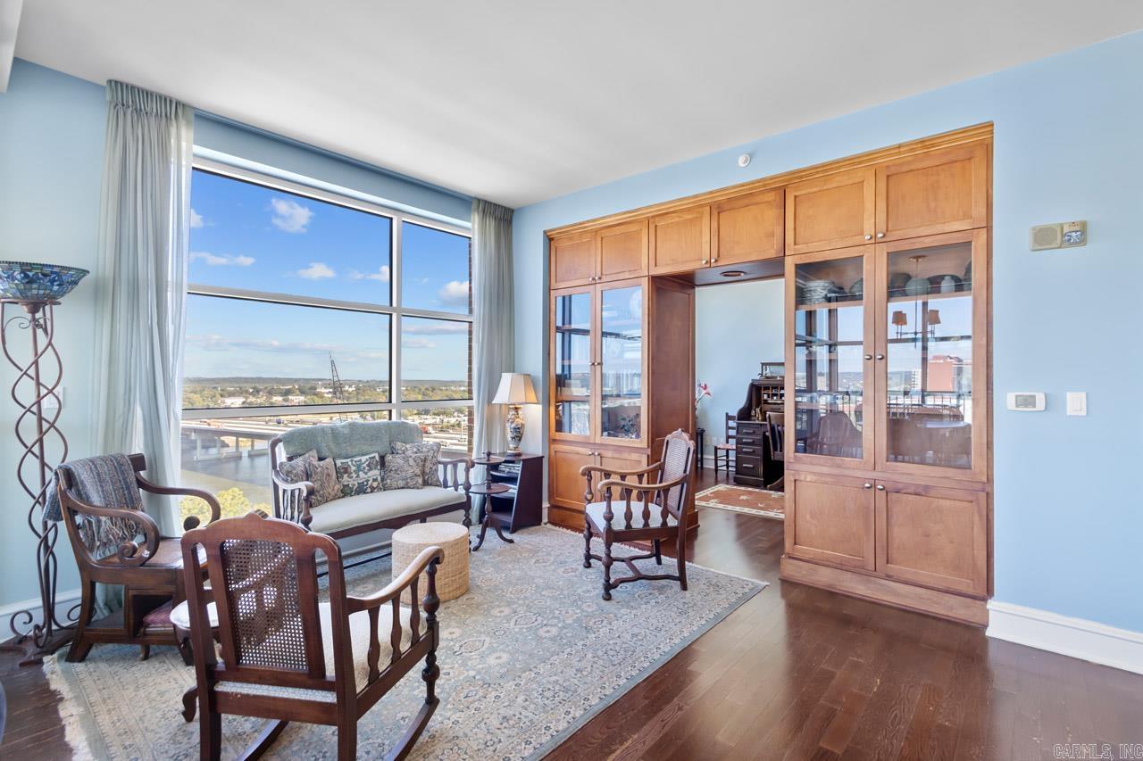 521 President Clinton  #1206  Little Rock, AR