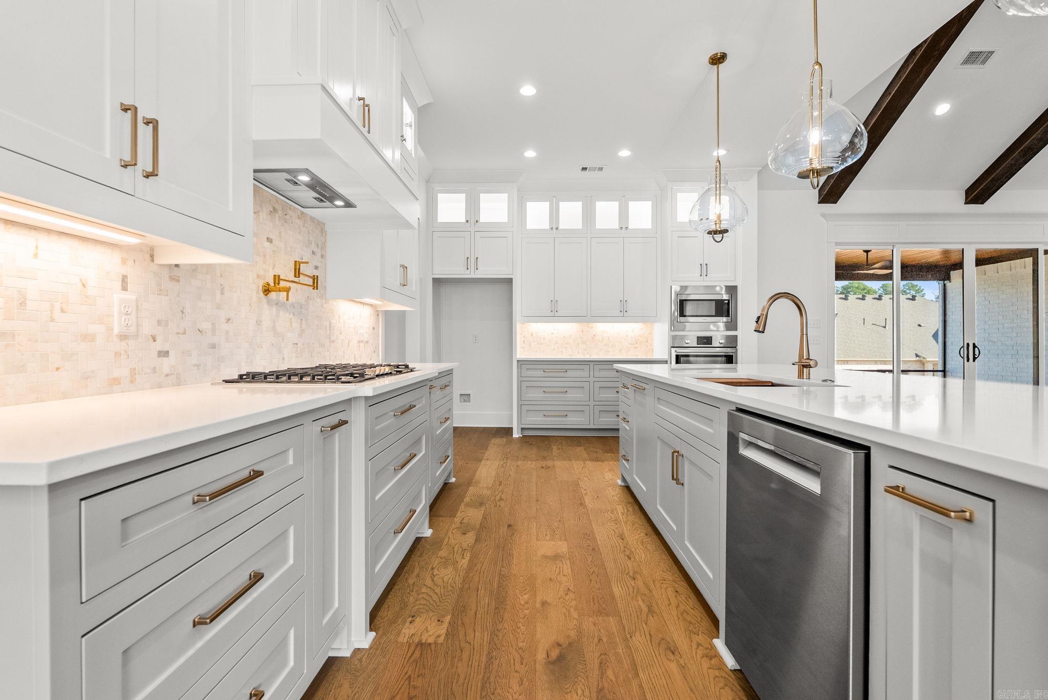 1670 DOLPHIN  Conway, AR