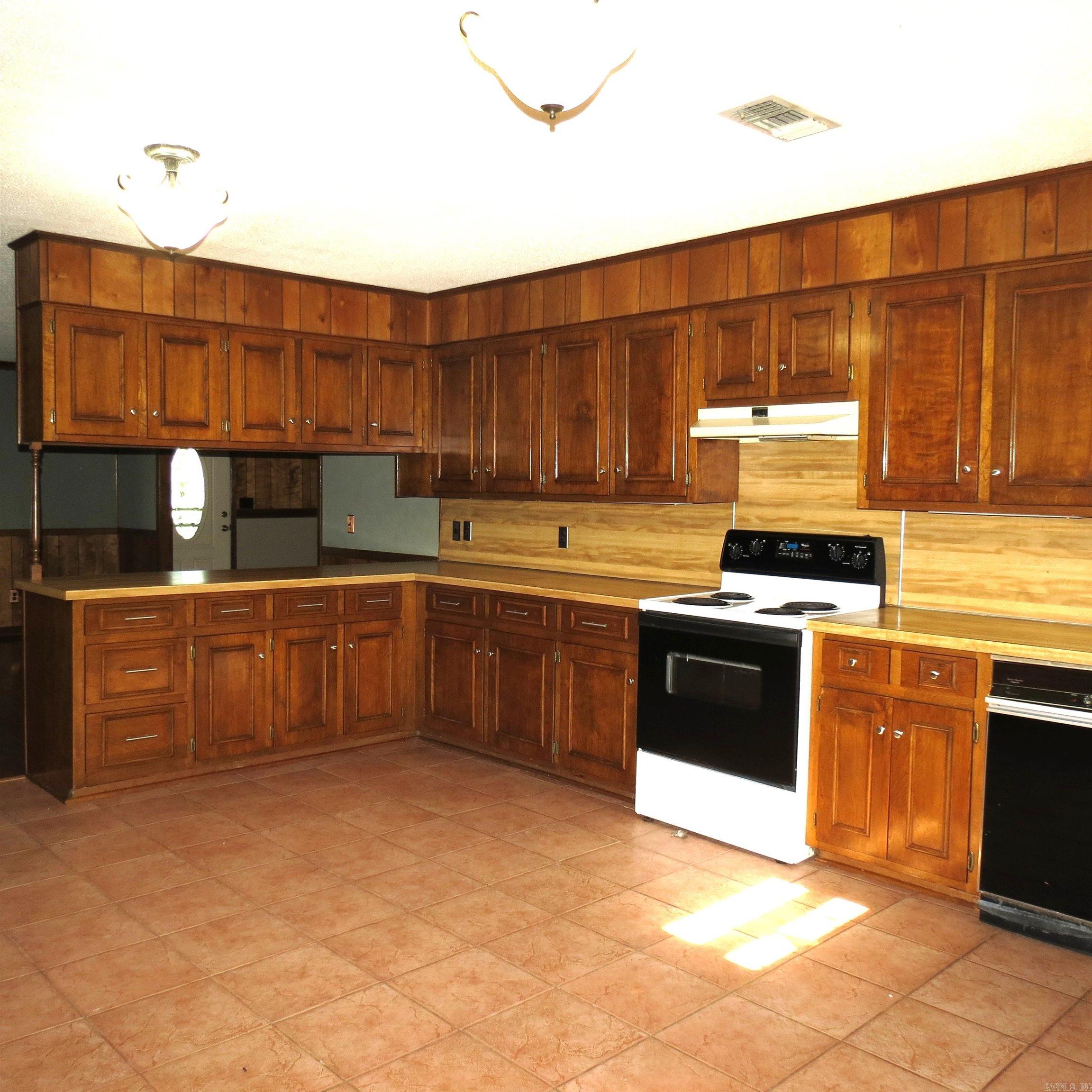 9201 Old Warren  Pine Bluff, AR