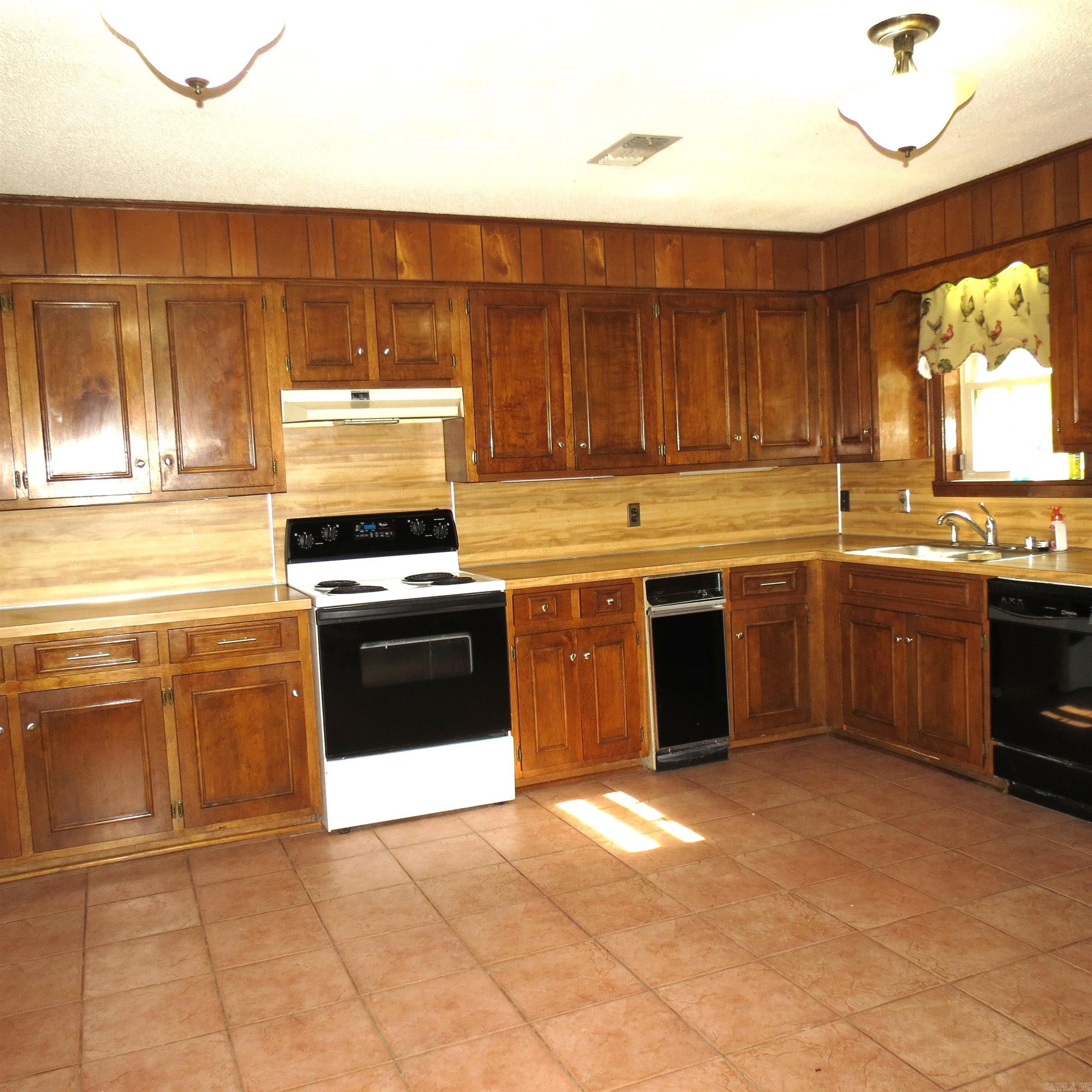 9201 Old Warren  Pine Bluff, AR