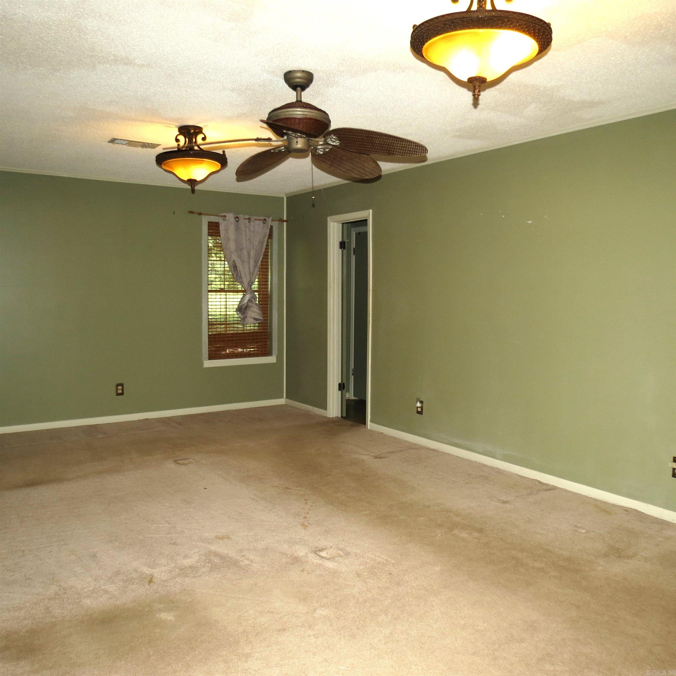 9201 Old Warren  Pine Bluff, AR