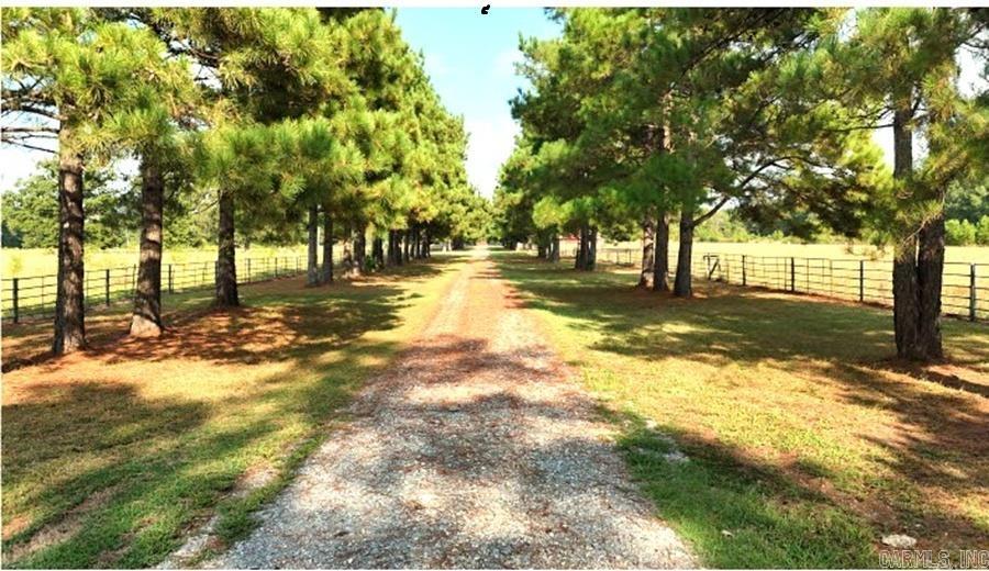 9201 Old Warren  Pine Bluff, AR