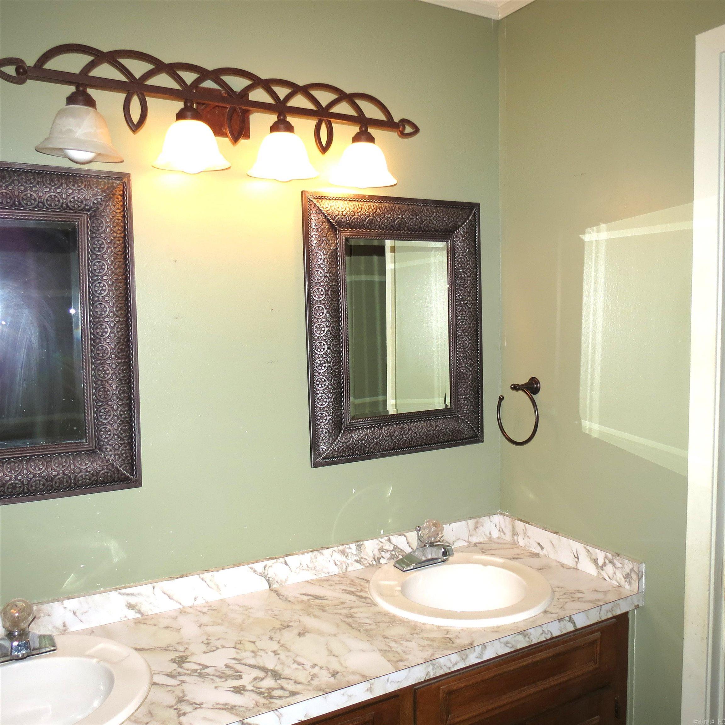 9201 Old Warren  Pine Bluff, AR