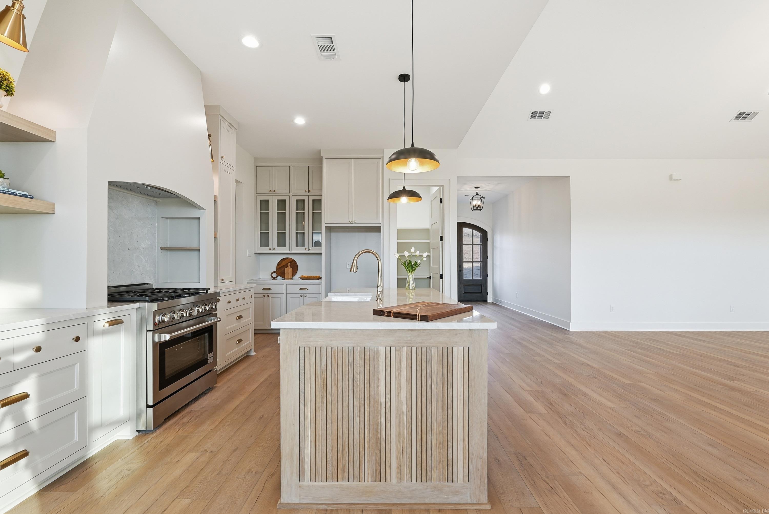 240 Castleberry  Greenbrier, AR