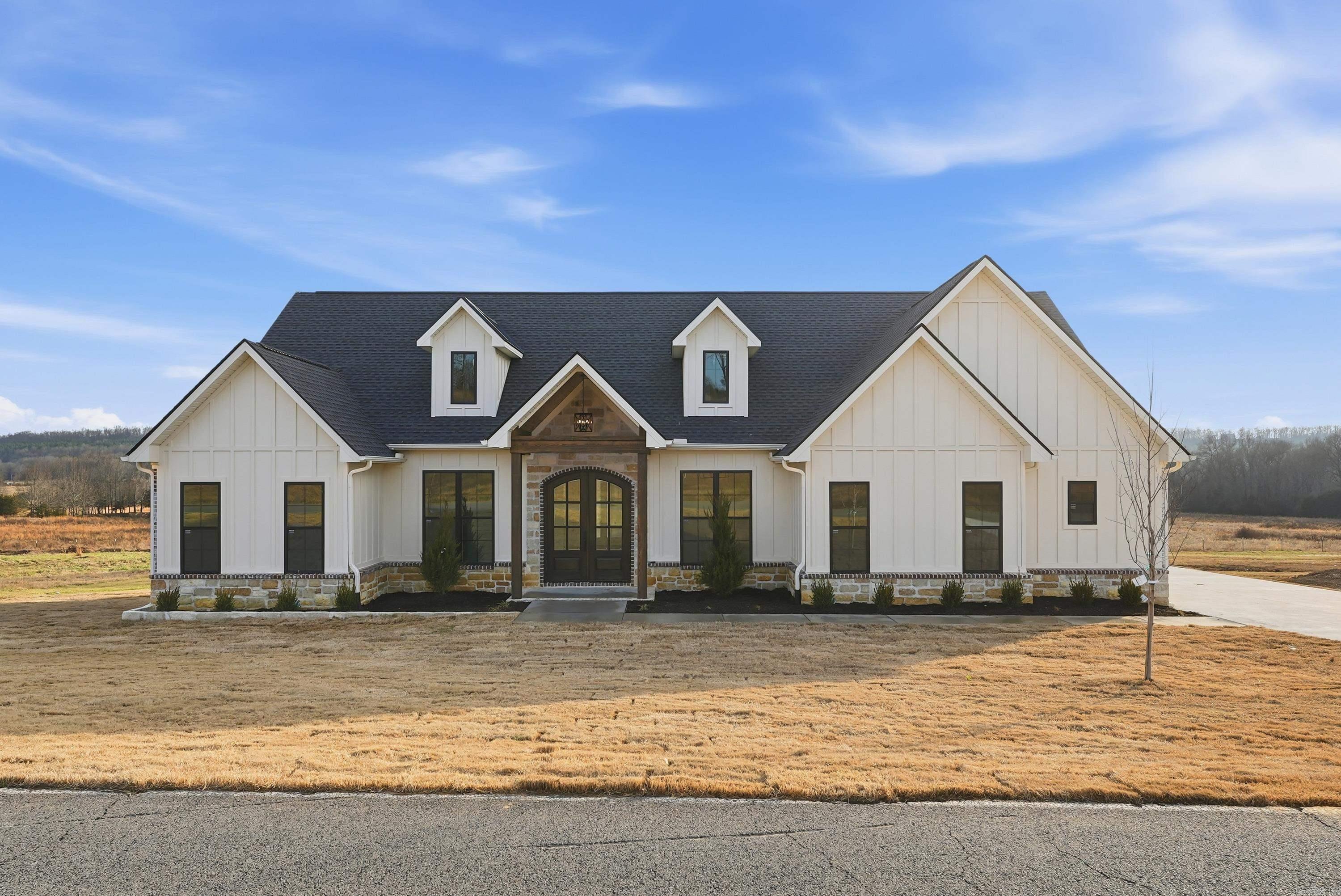 240 Castleberry  Greenbrier, AR