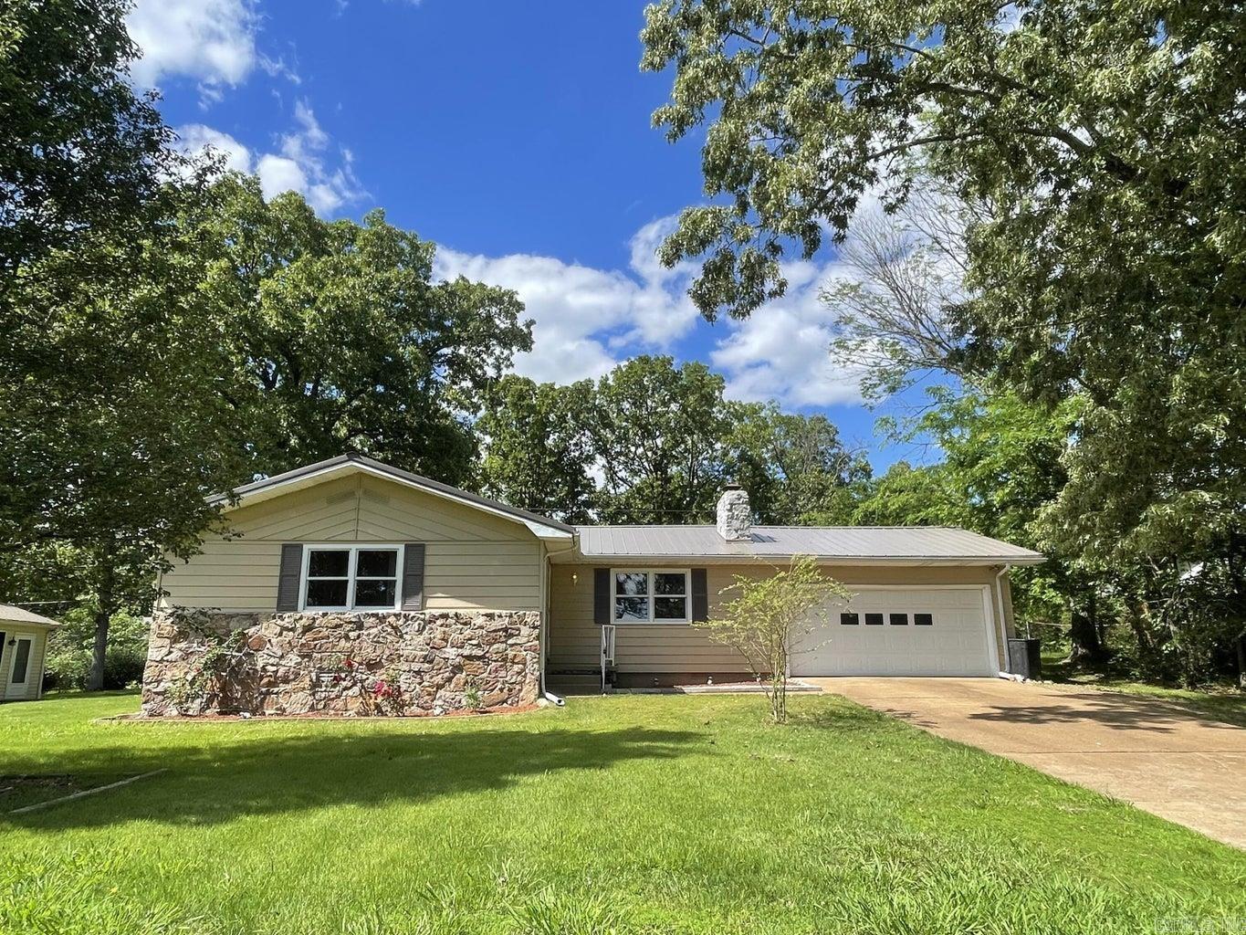 302 E Church  Horseshoe Bend, AR