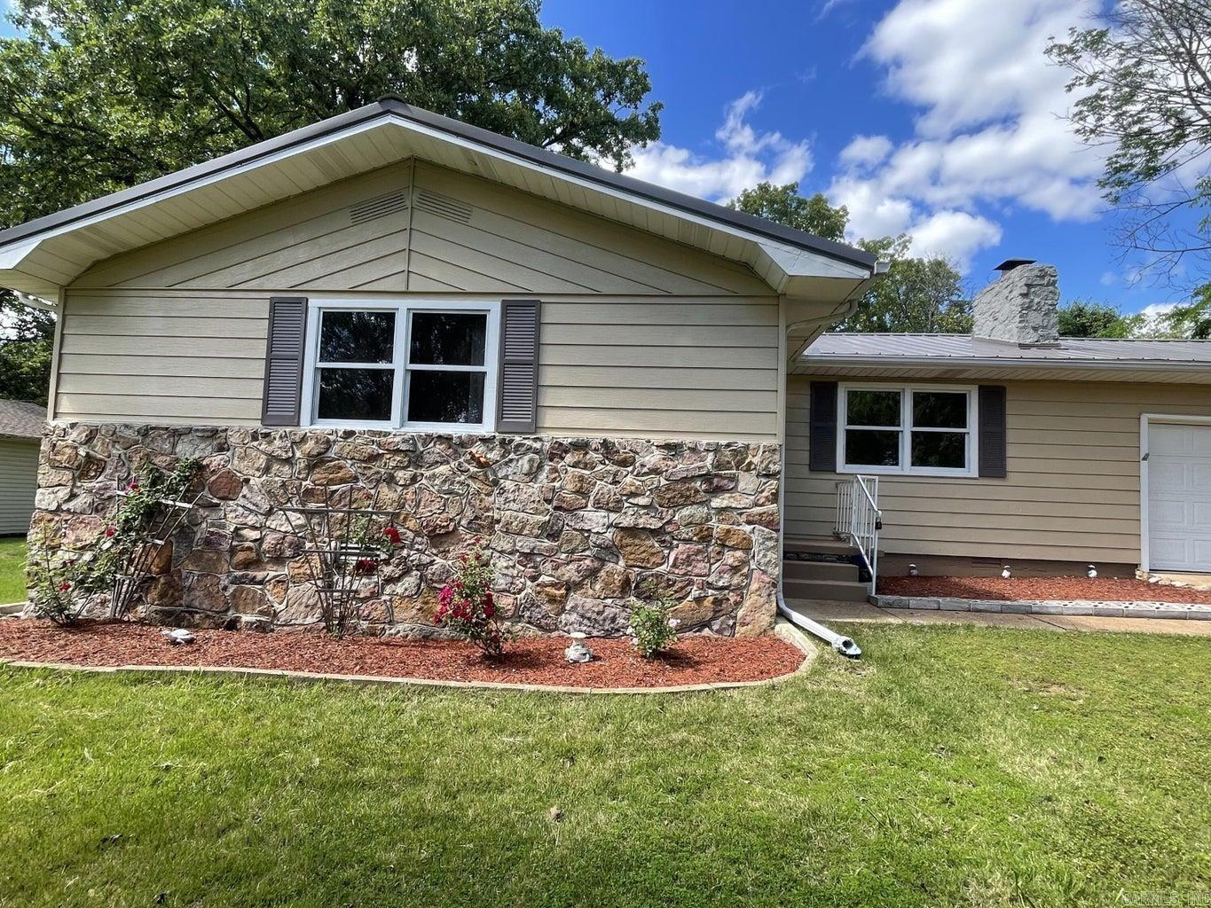 302 E Church  Horseshoe Bend, AR