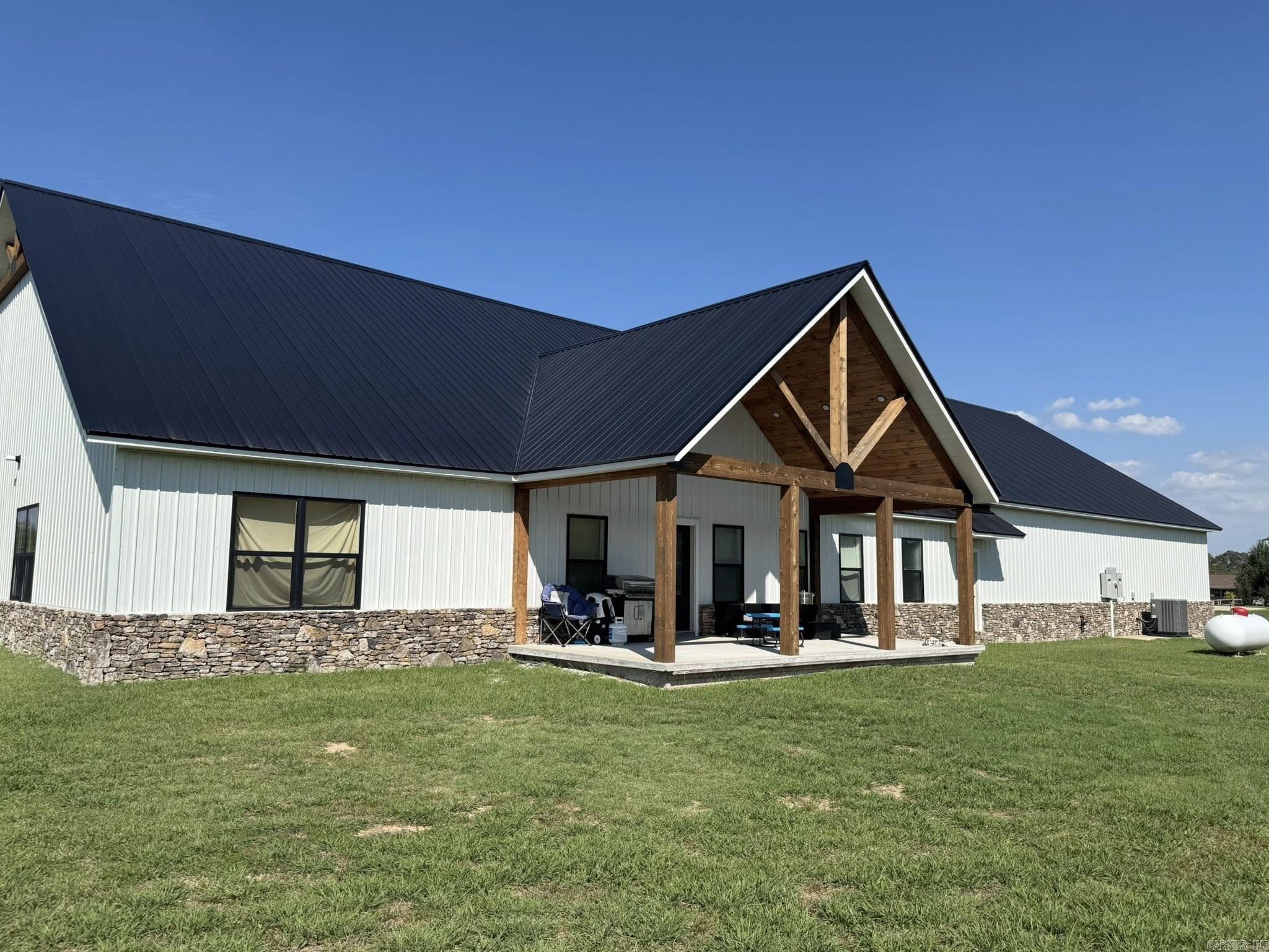 1656 Airport Drive  Mountain View, AR