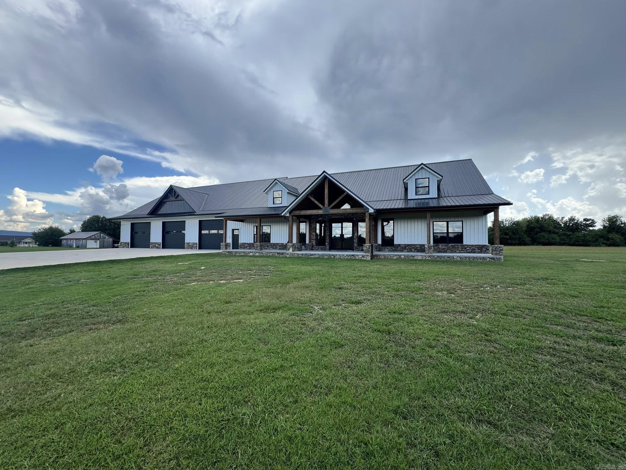 1656 Airport Drive  Mountain View, AR