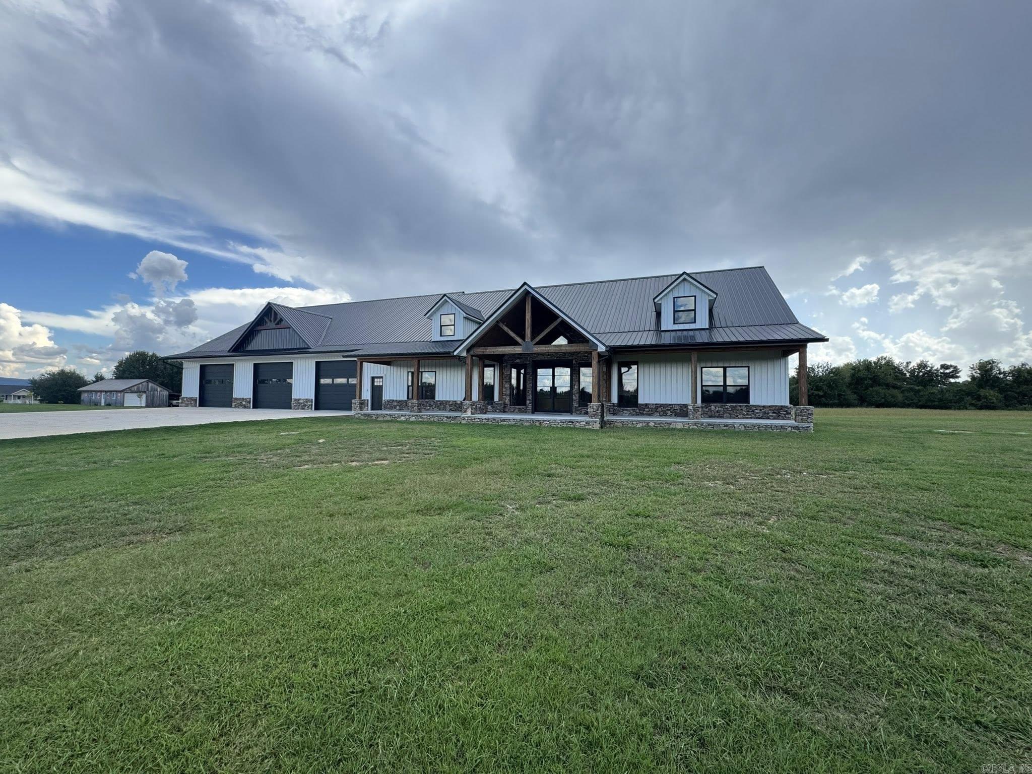 1656 Airport Drive  Mountain View, AR