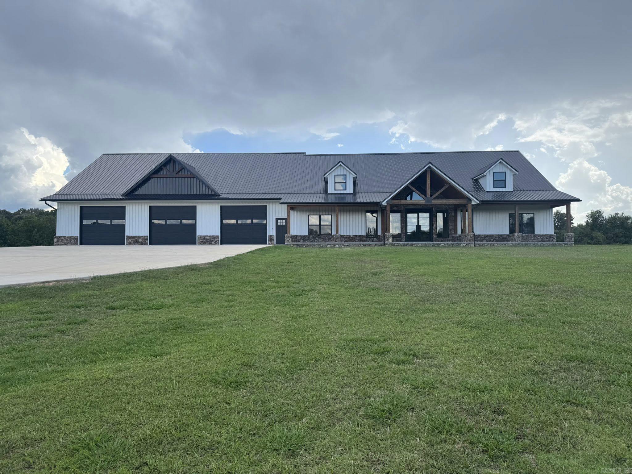 1656 Airport Drive  Mountain View, AR