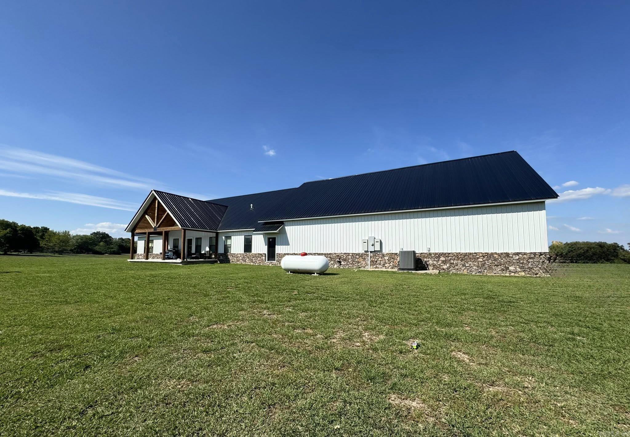 1656 Airport Drive  Mountain View, AR