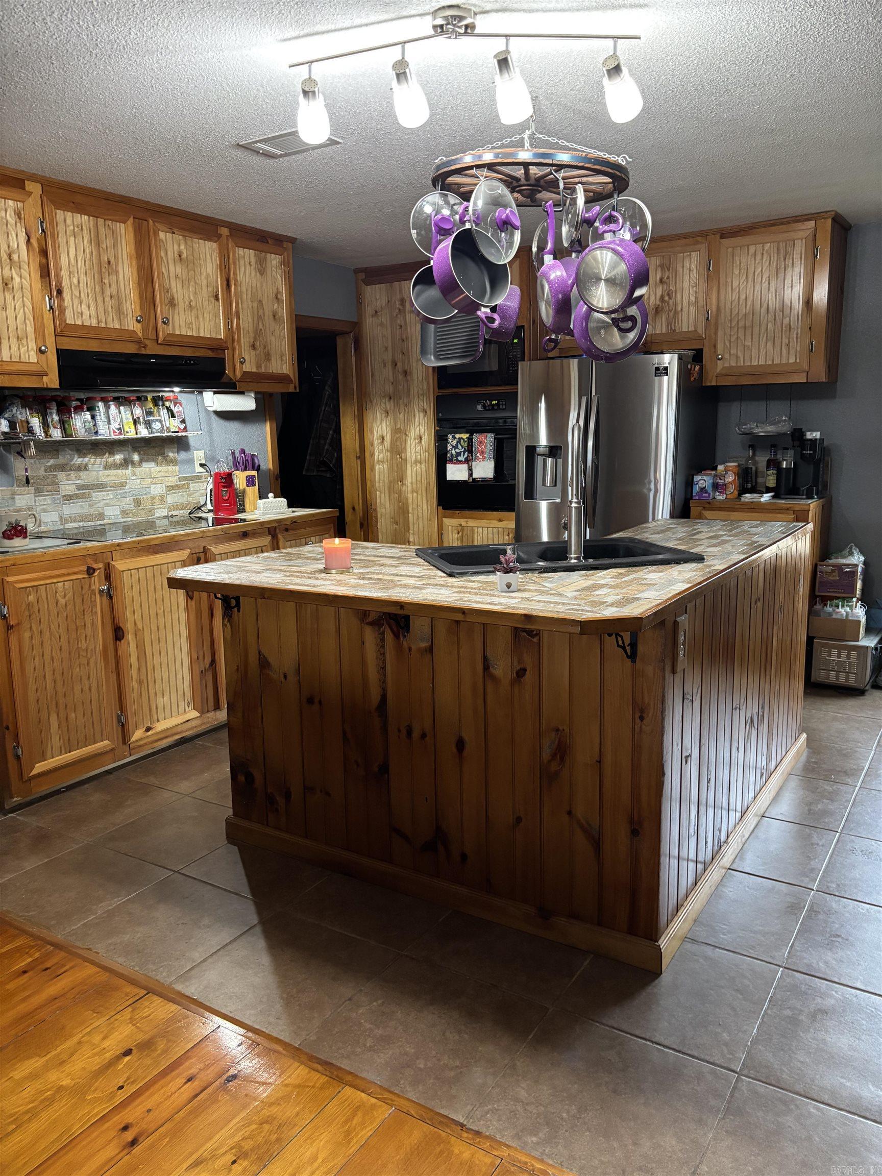 22 Mount Olive Rd.  Plummerville, AR