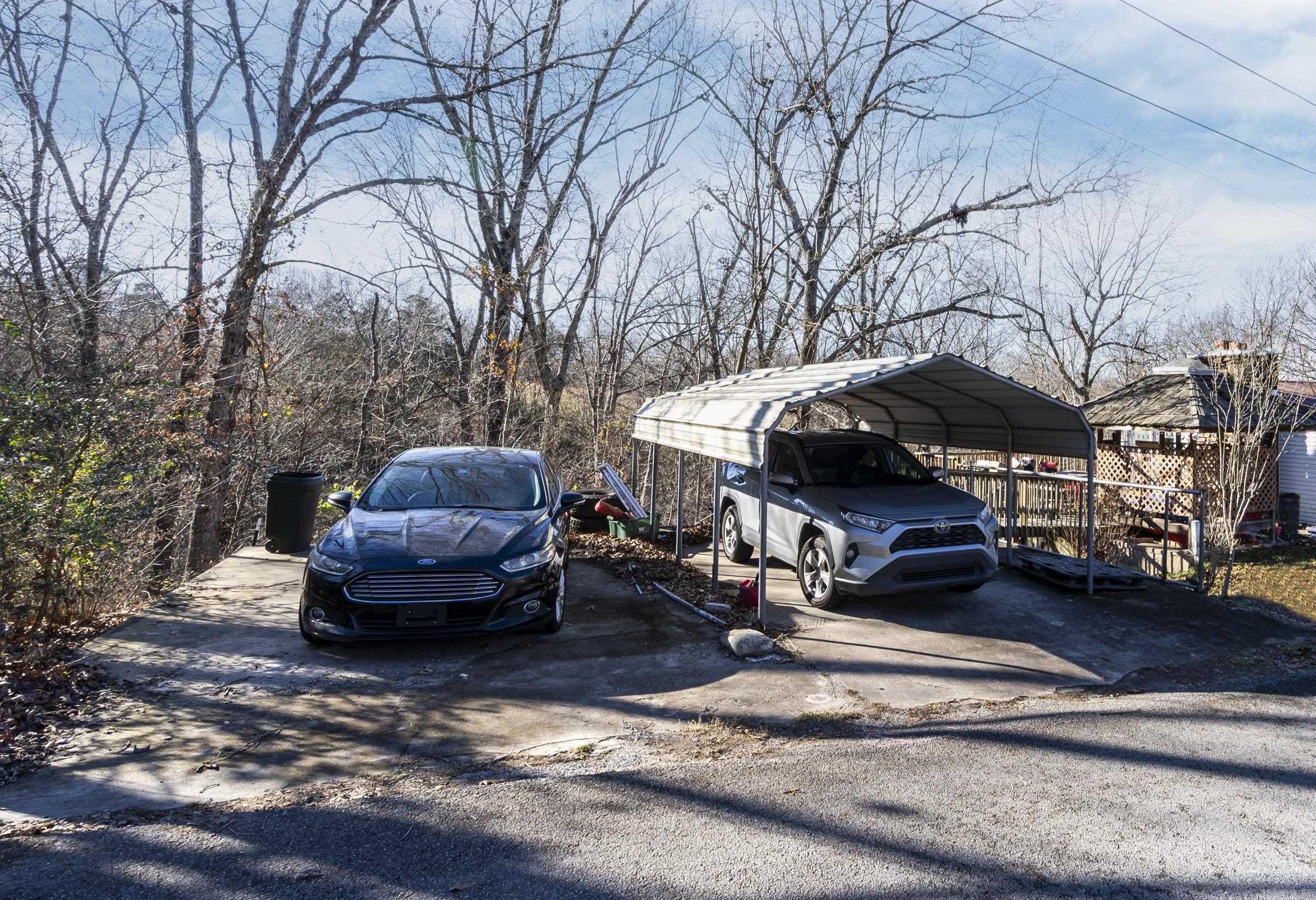 12917 Recreation Dr  Lowell, AR