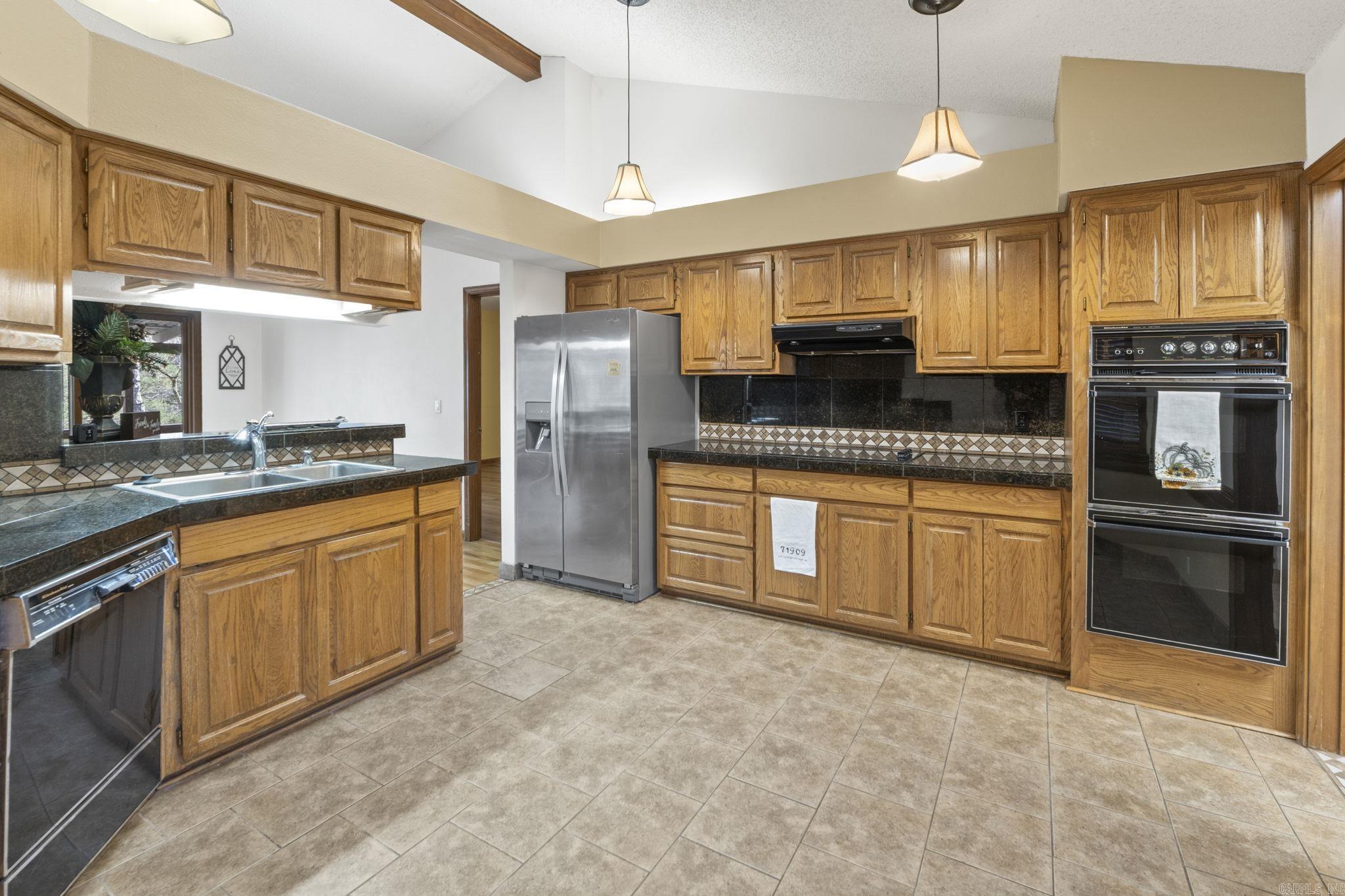 27 Encantado Ln Hot Springs Village, AR 71909-7408