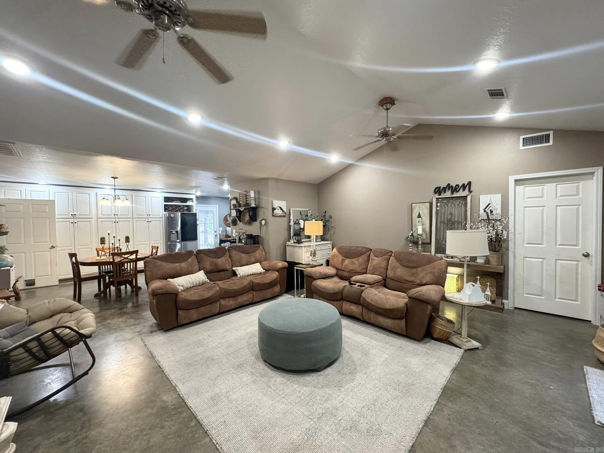 656 Pitard Loop  Mountain View, AR