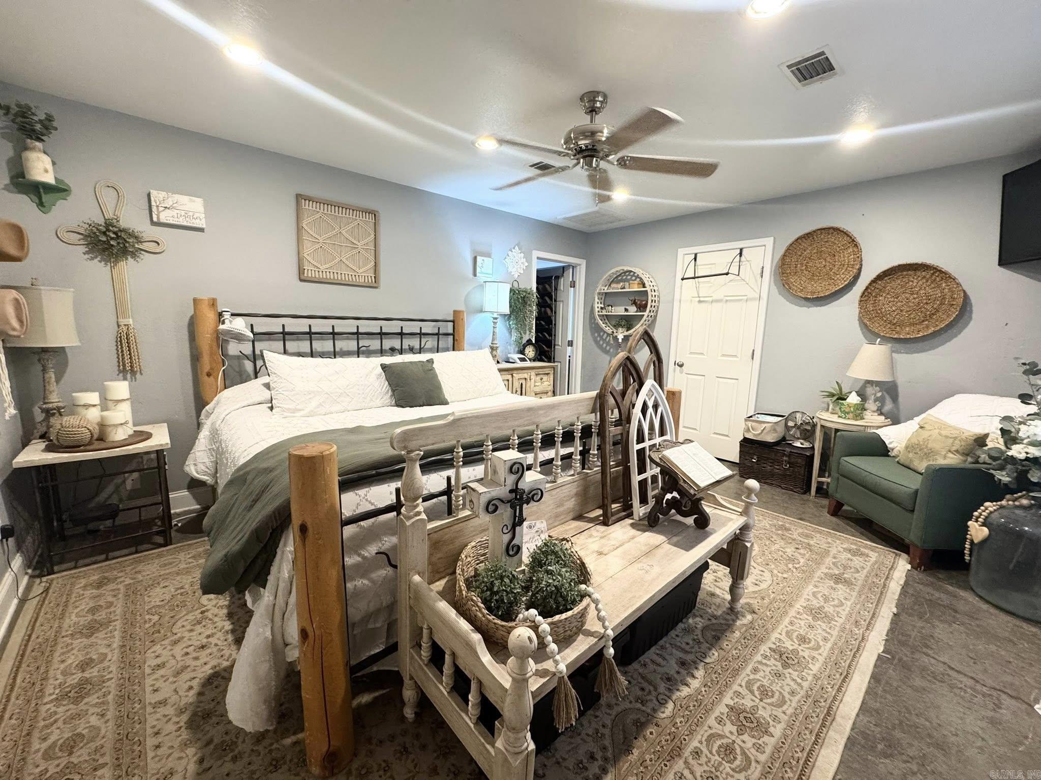 656 Pitard Loop  Mountain View, AR