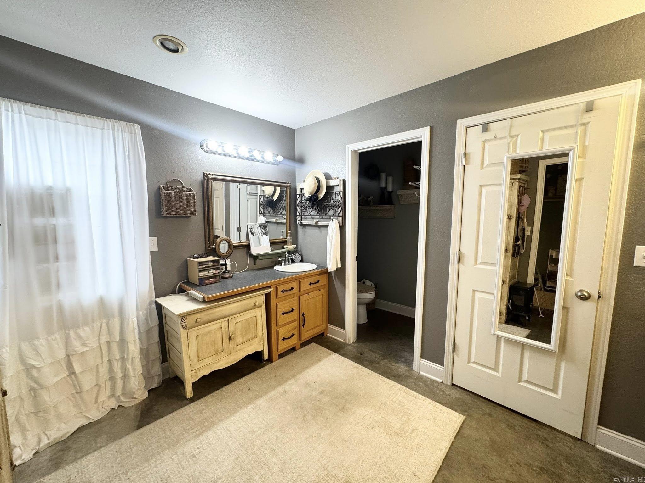 656 Pitard Loop  Mountain View, AR