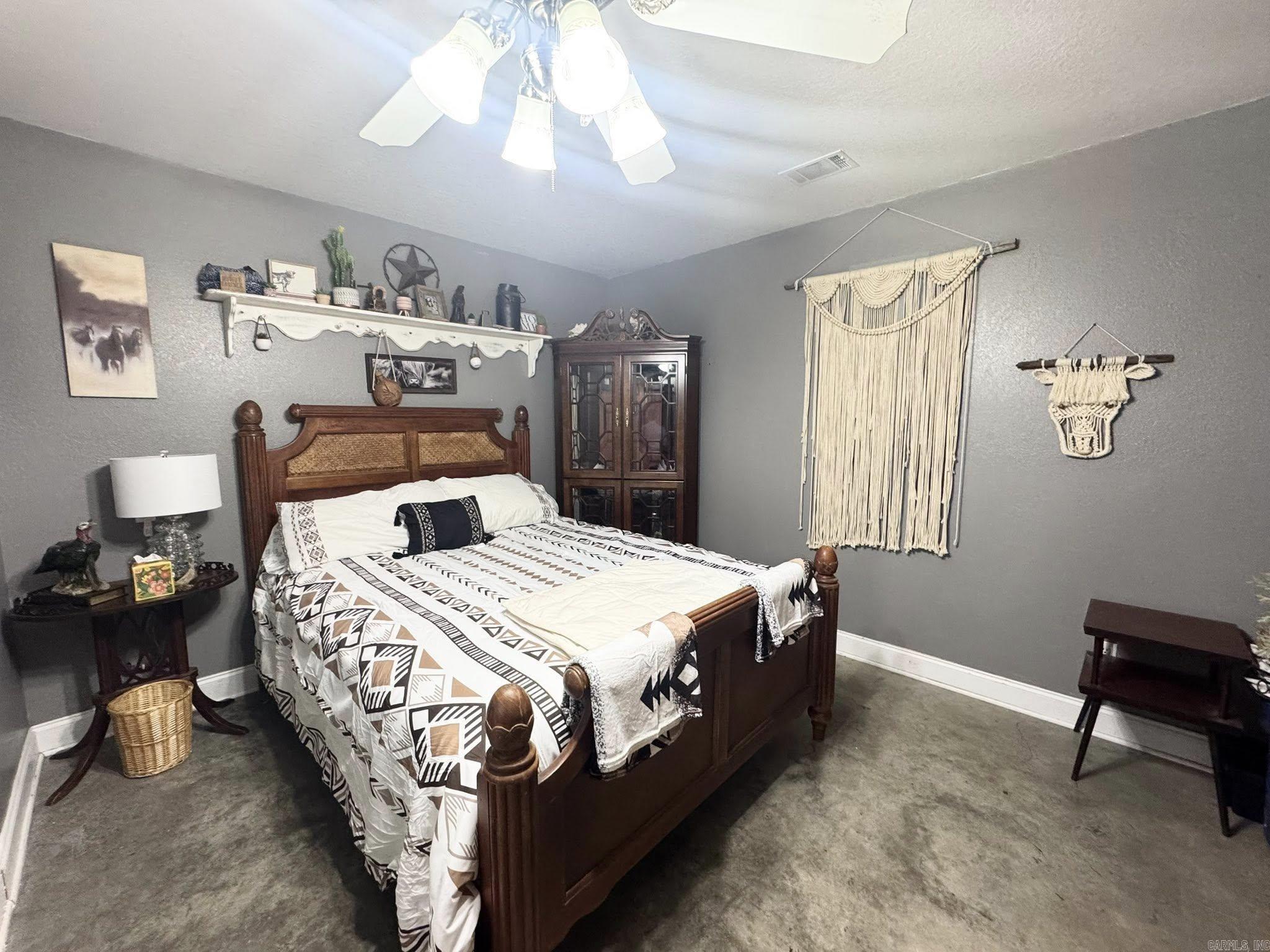 656 Pitard Loop  Mountain View, AR