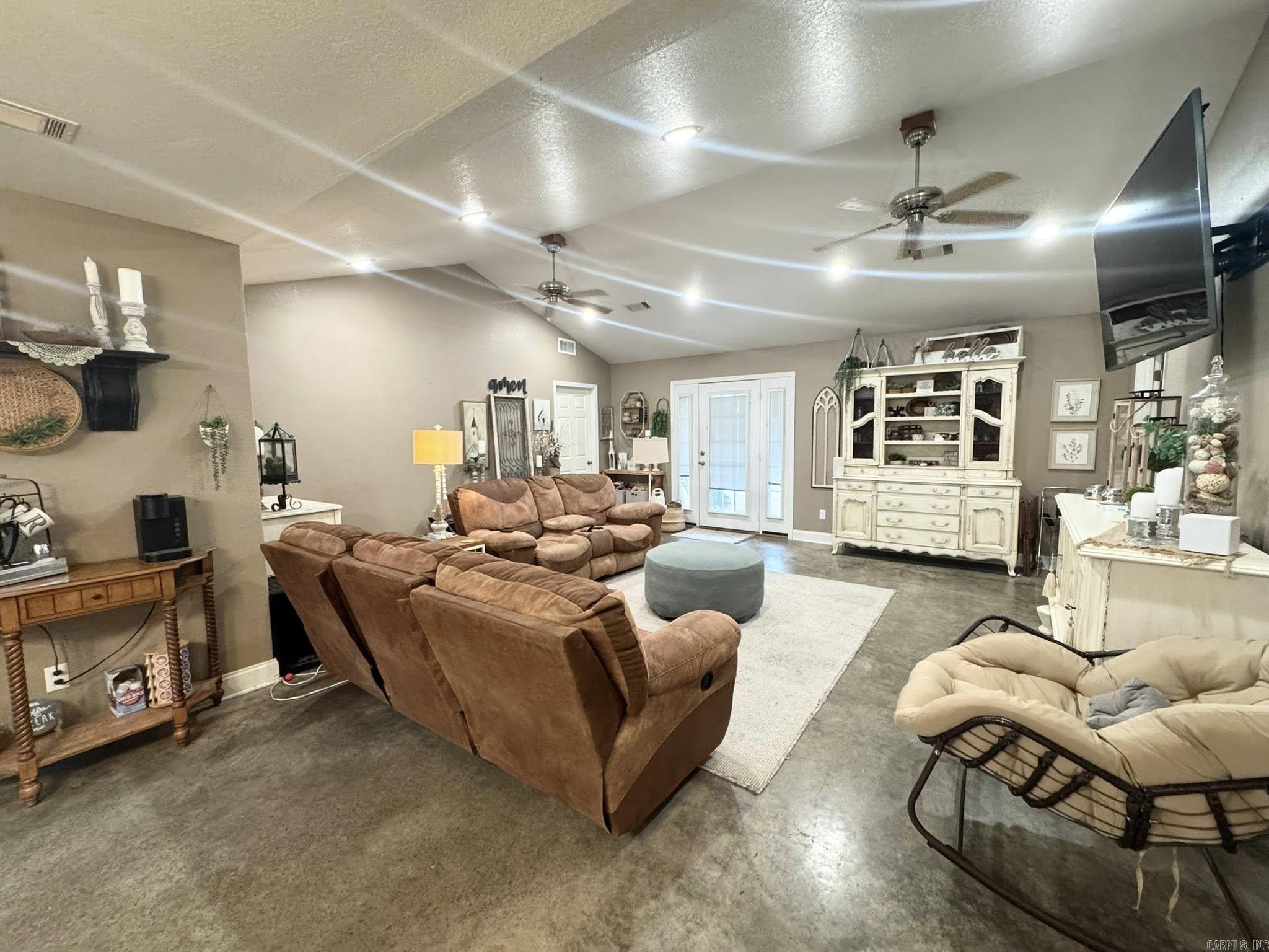 656 Pitard Loop  Mountain View, AR