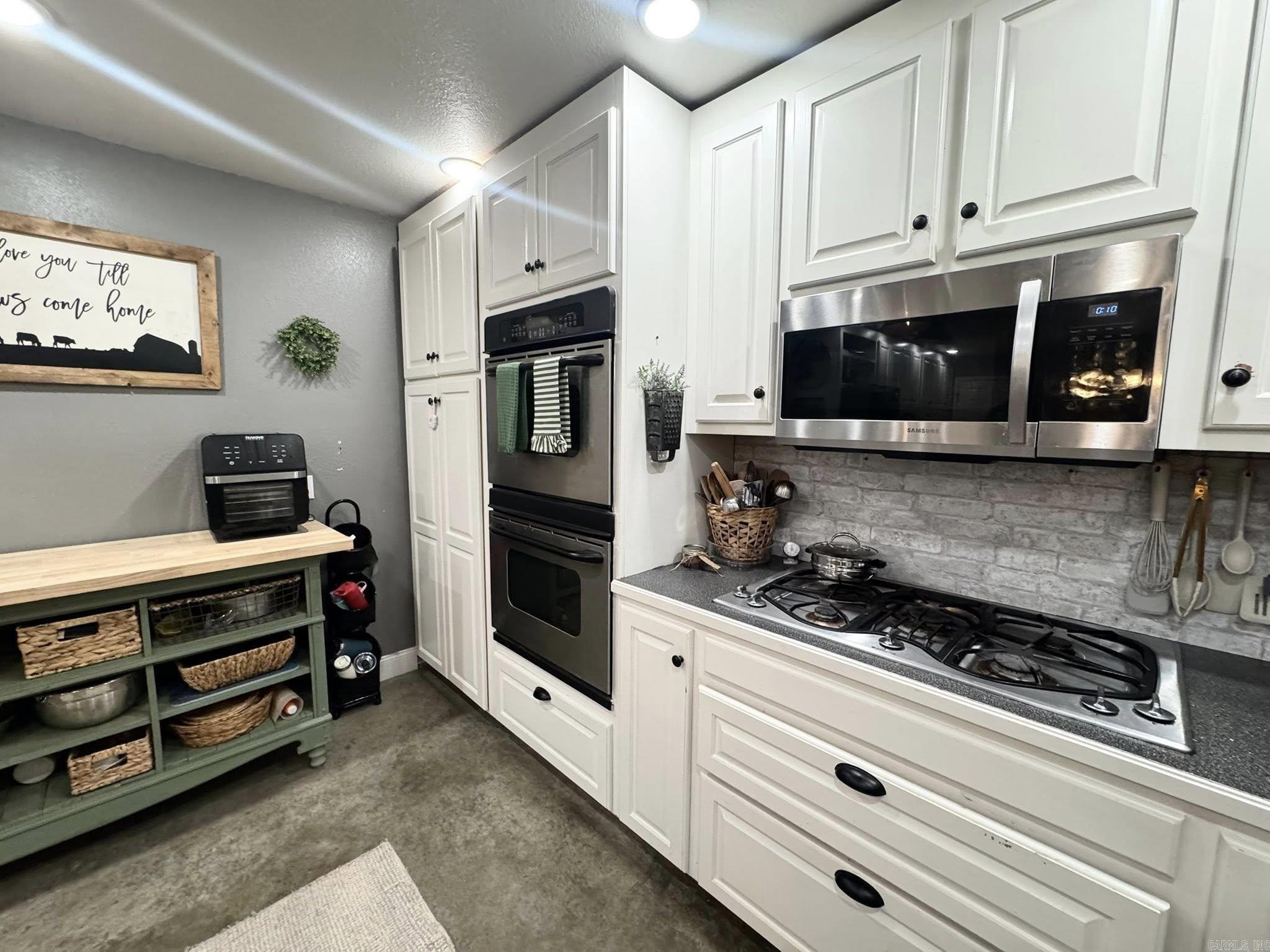 656 Pitard Loop  Mountain View, AR