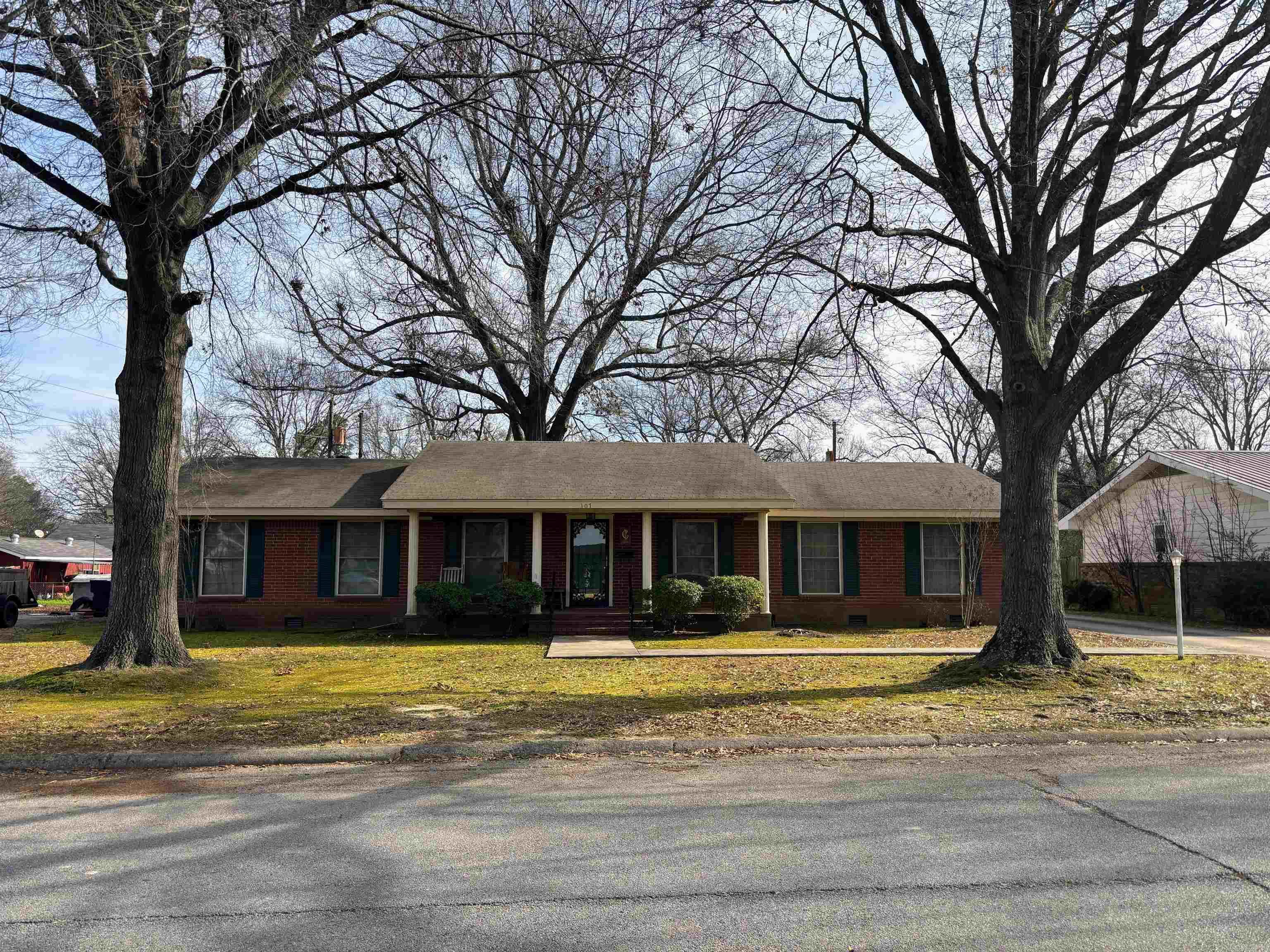 107 W Cloverdale  Brinkley, AR