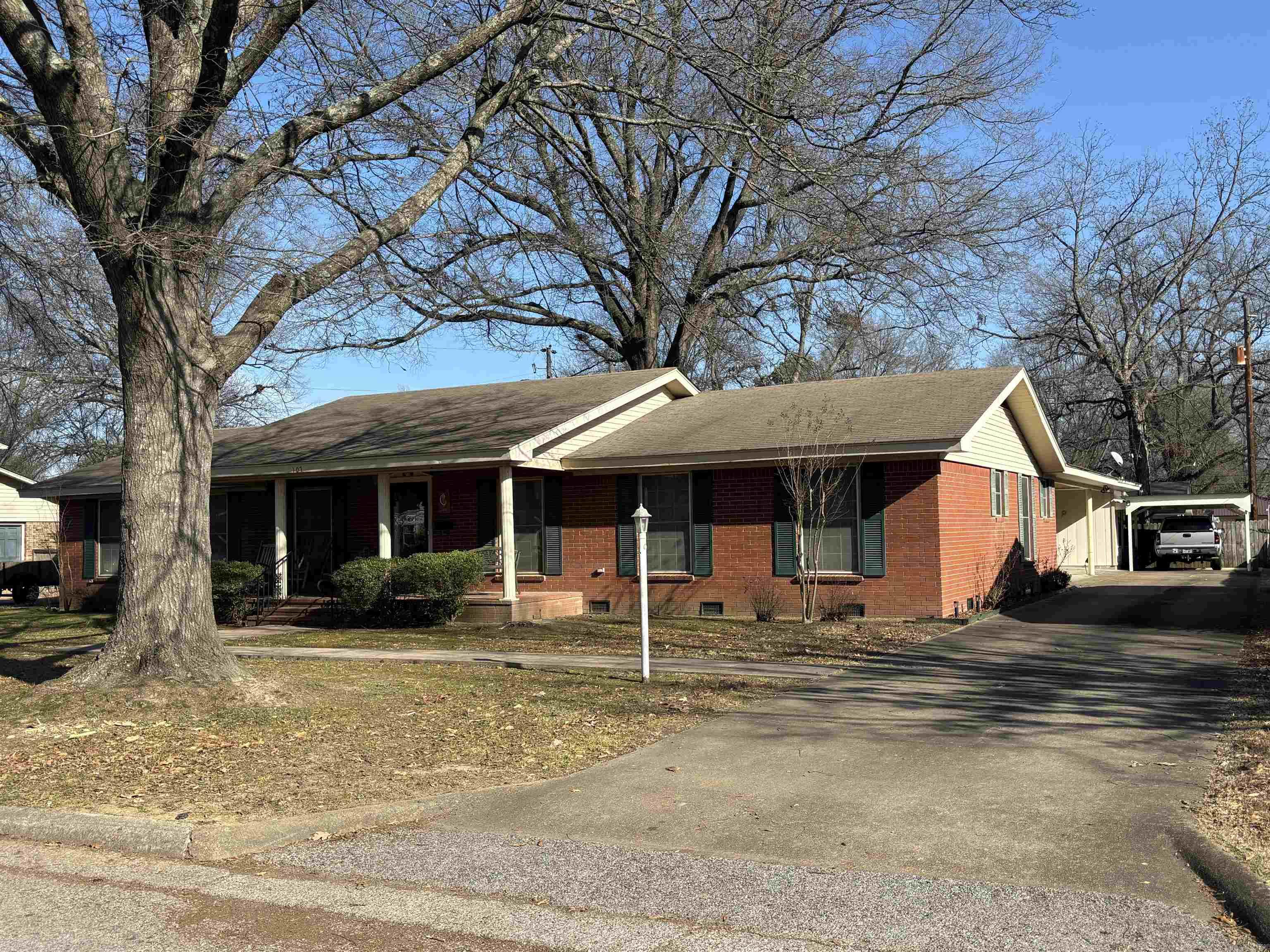 107 W Cloverdale  Brinkley, AR