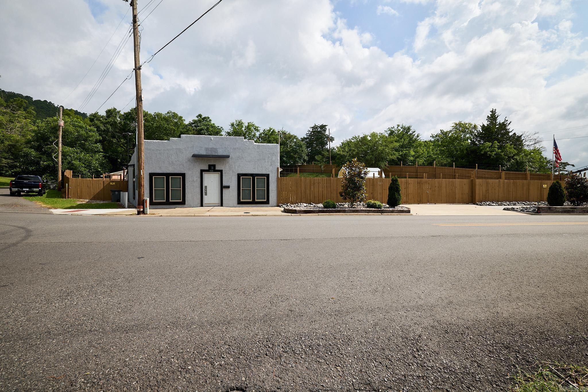 901 Spring  Hot Springs, AR