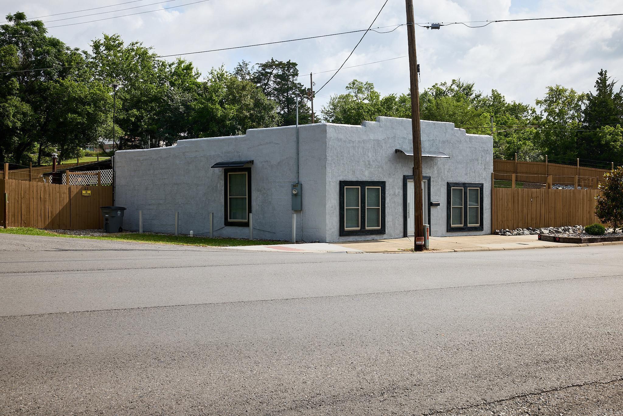 901 Spring  Hot Springs, AR